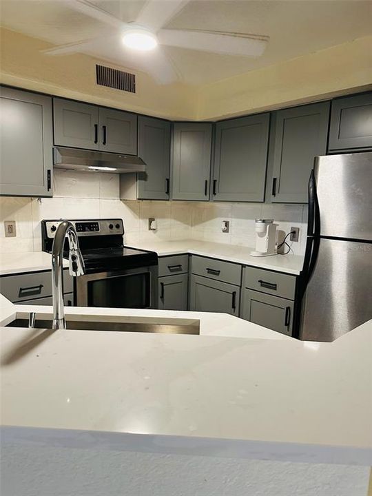 For Sale: $162,786 (2 beds, 2 baths, 890 Square Feet)