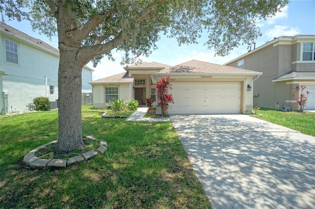 Recently Rented: $2,000 (4 beds, 2 baths, 1813 Square Feet)