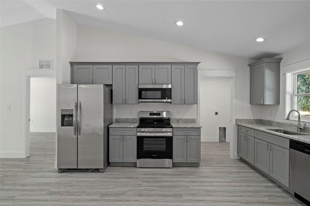 Activo con contrato: $349,900 (3 camas, 2 baños, 1531 Pies cuadrados)