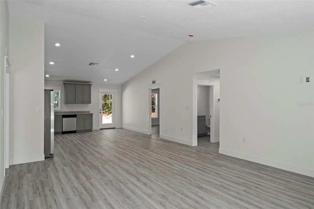 Activo con contrato: $349,900 (3 camas, 2 baños, 1531 Pies cuadrados)