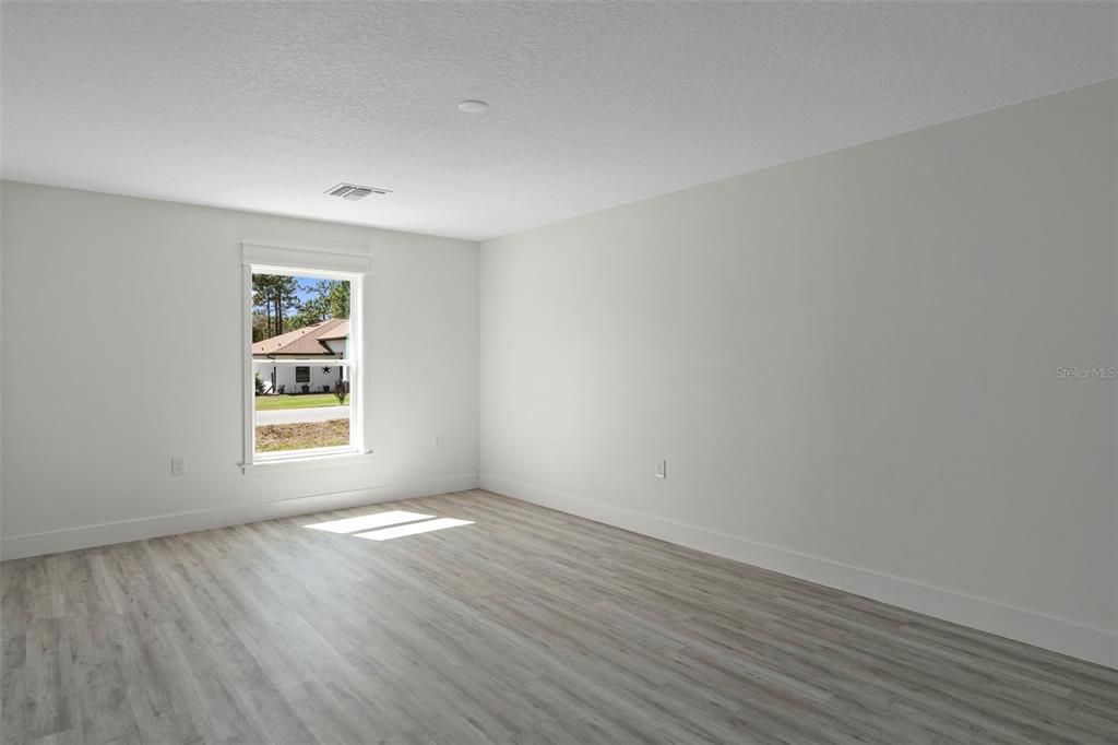 Activo con contrato: $349,900 (3 camas, 2 baños, 1531 Pies cuadrados)