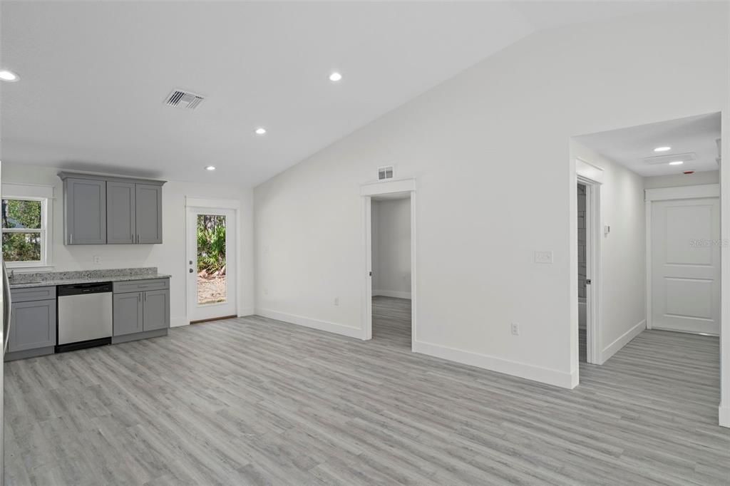 Activo con contrato: $349,900 (3 camas, 2 baños, 1531 Pies cuadrados)