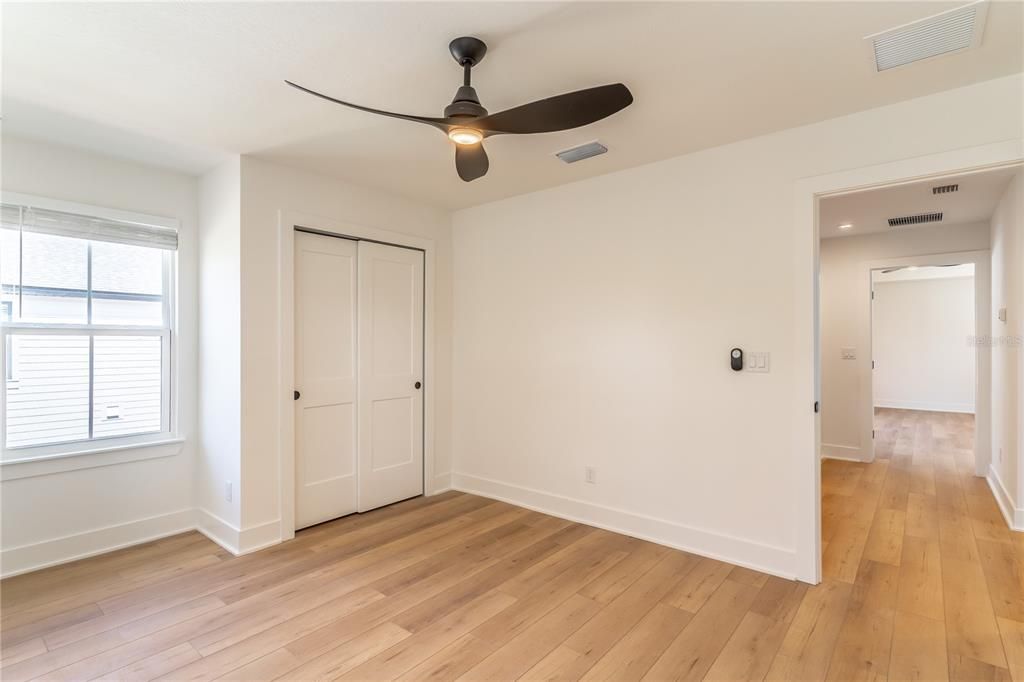 合同活跃: $599,000 (3 贝兹, 2 浴室, 1751 平方英尺)