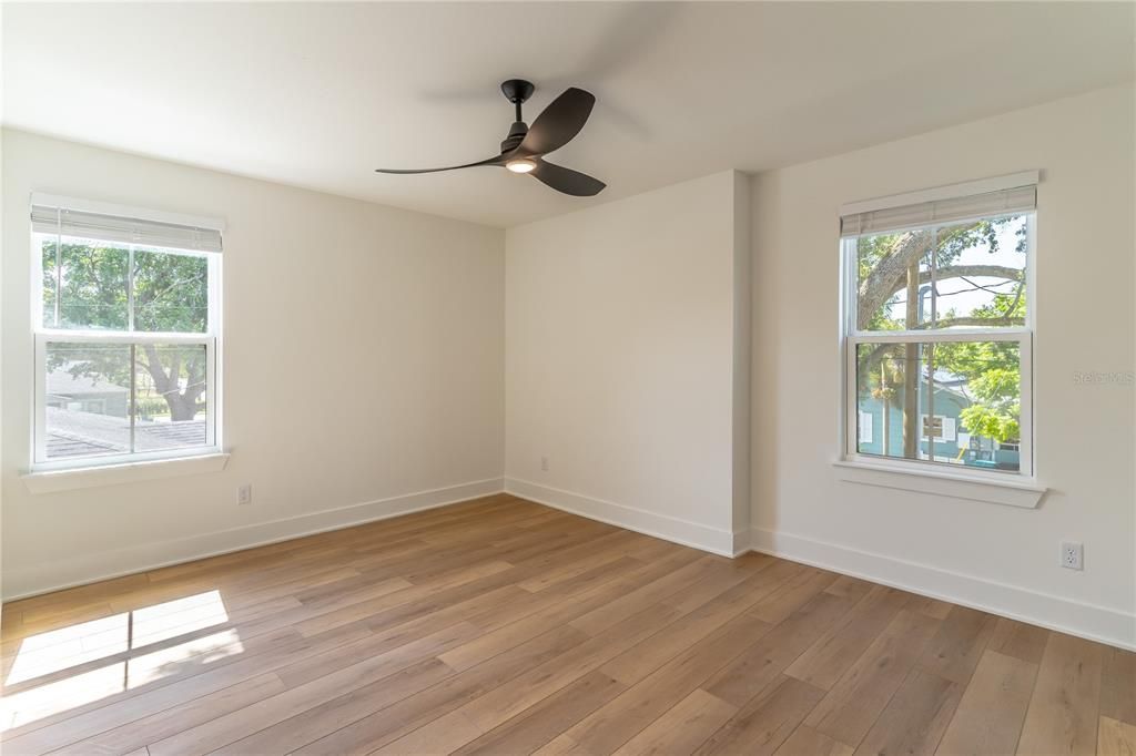 合同活跃: $599,000 (3 贝兹, 2 浴室, 1751 平方英尺)