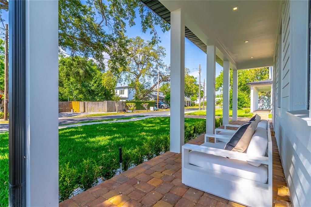 合同活跃: $599,000 (3 贝兹, 2 浴室, 1751 平方英尺)