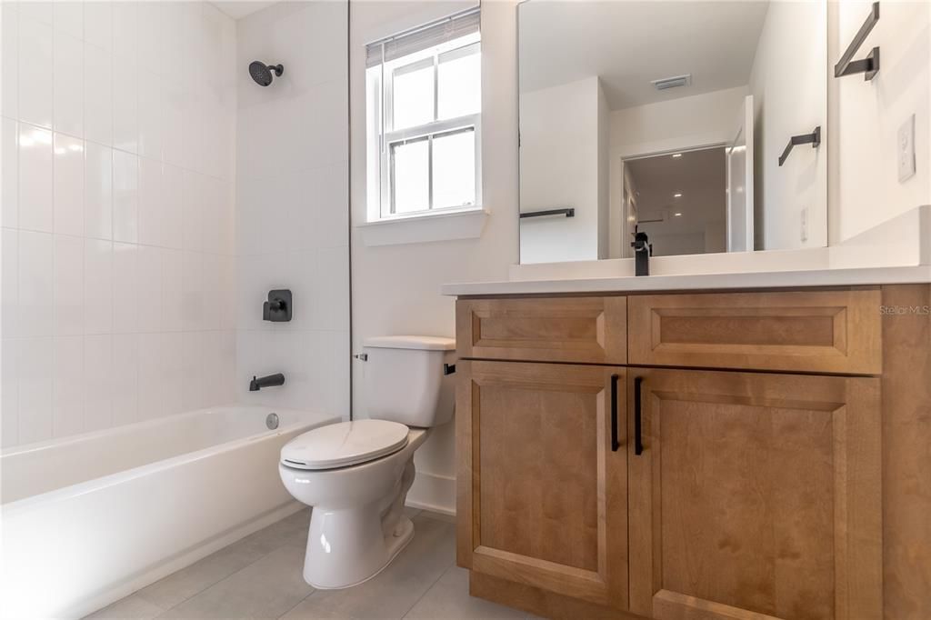 合同活跃: $599,000 (3 贝兹, 2 浴室, 1751 平方英尺)