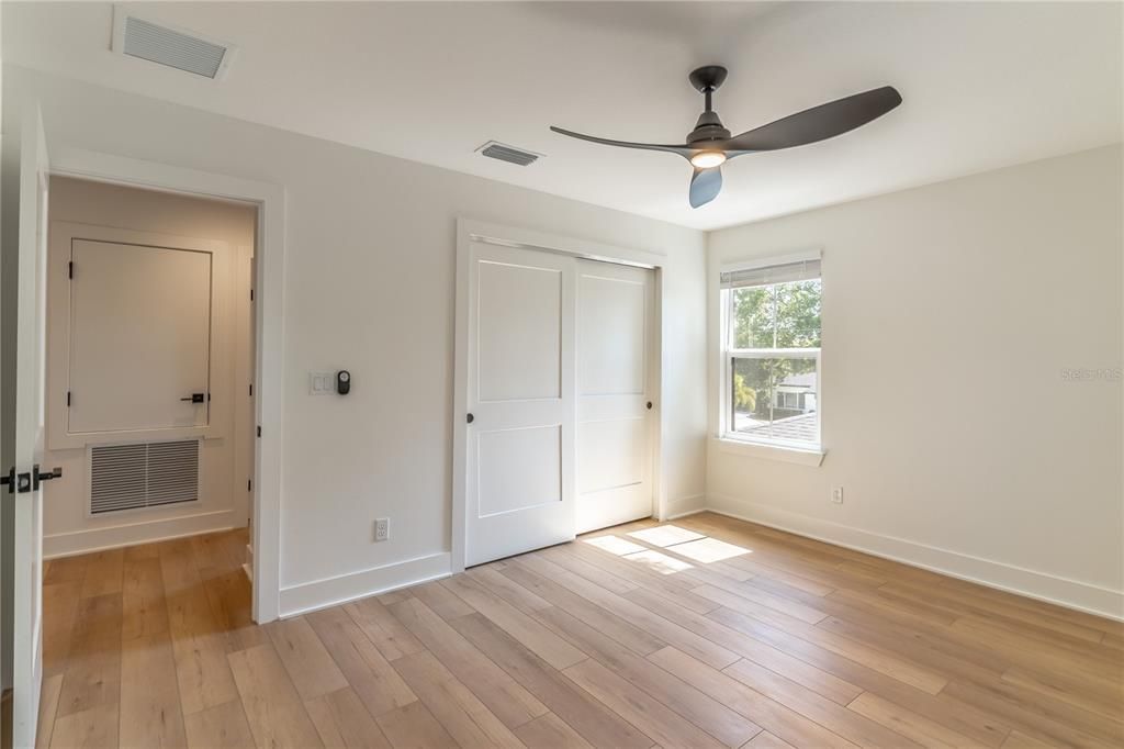 合同活跃: $599,000 (3 贝兹, 2 浴室, 1751 平方英尺)