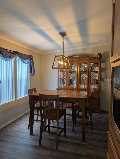 Под контрактом: $250,000 (4 спален, 2 ванн, 2280 Квадратных фут)