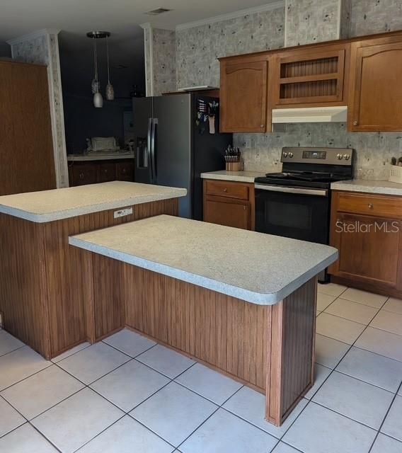 Под контрактом: $250,000 (4 спален, 2 ванн, 2280 Квадратных фут)