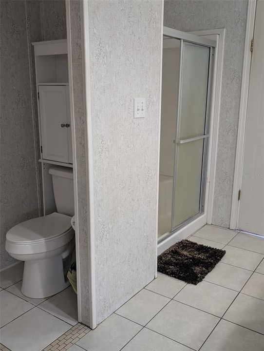 Под контрактом: $250,000 (4 спален, 2 ванн, 2280 Квадратных фут)