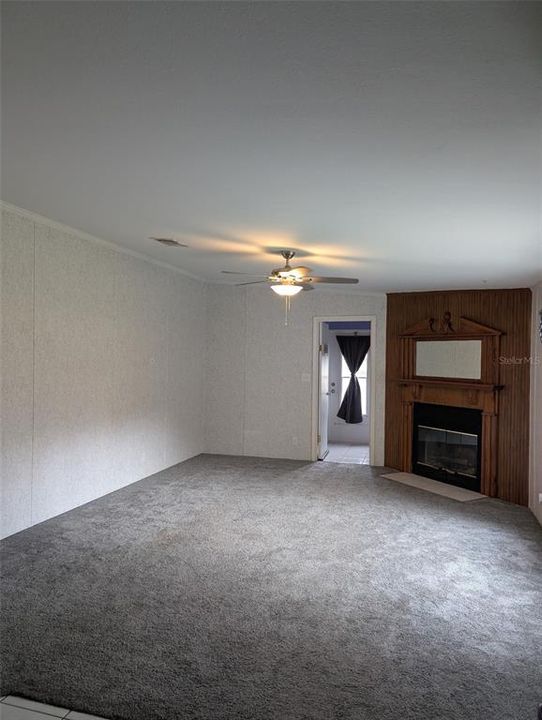 Под контрактом: $250,000 (4 спален, 2 ванн, 2280 Квадратных фут)