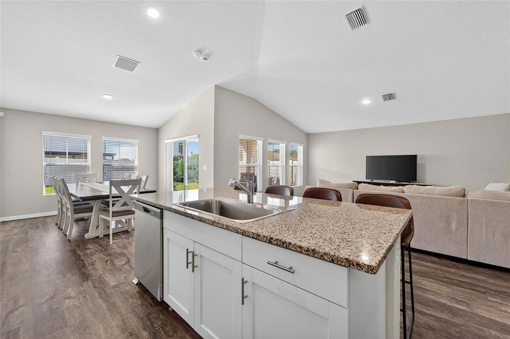 Active With Contract: $339,000 (4 beds, 2 baths, 1842 Square Feet)