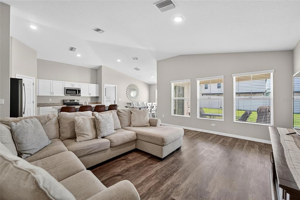 Active With Contract: $339,000 (4 beds, 2 baths, 1842 Square Feet)