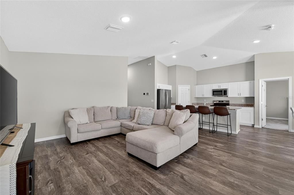 Active With Contract: $339,000 (4 beds, 2 baths, 1842 Square Feet)