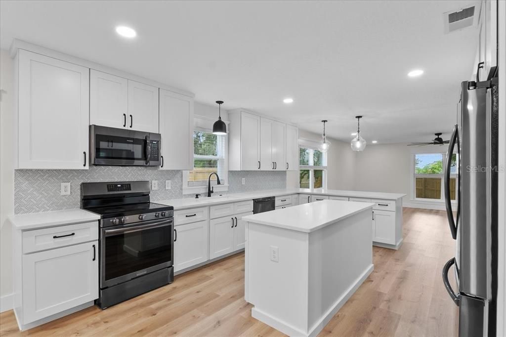 For Sale: $475,000 (4 beds, 2 baths, 1881 Square Feet)