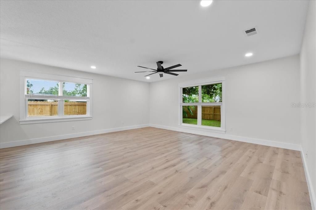 For Sale: $475,000 (4 beds, 2 baths, 1881 Square Feet)