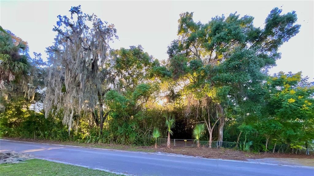 待售: $119,900 (0.63 acres)