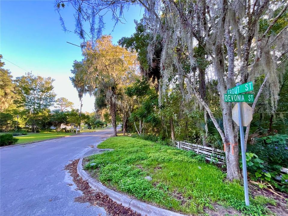 待售: $119,900 (0.63 acres)