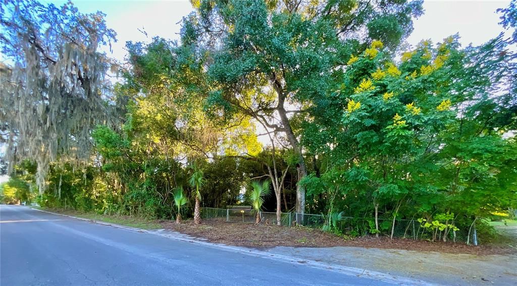 待售: $119,900 (0.63 acres)