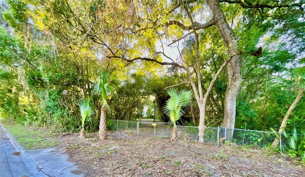 待售: $119,900 (0.63 acres)