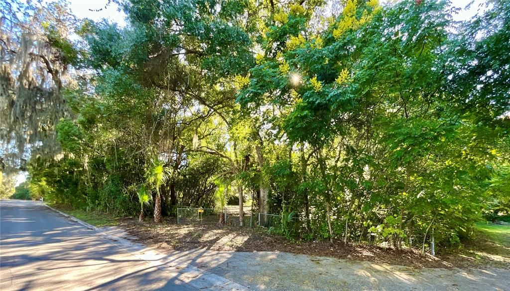 待售: $119,900 (0.63 acres)