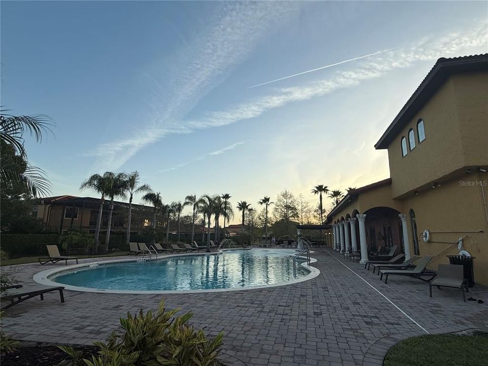 待售: $284,900 (1.45 acres)