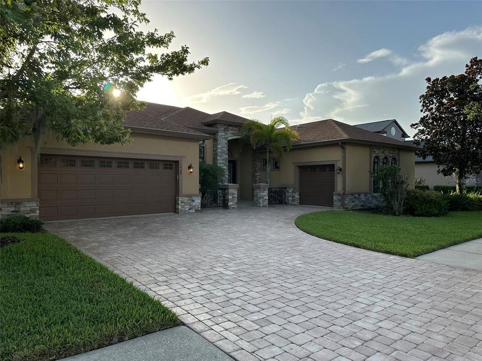 Recently Rented: $2,800 (4 beds, 3 baths, 3180 Square Feet)