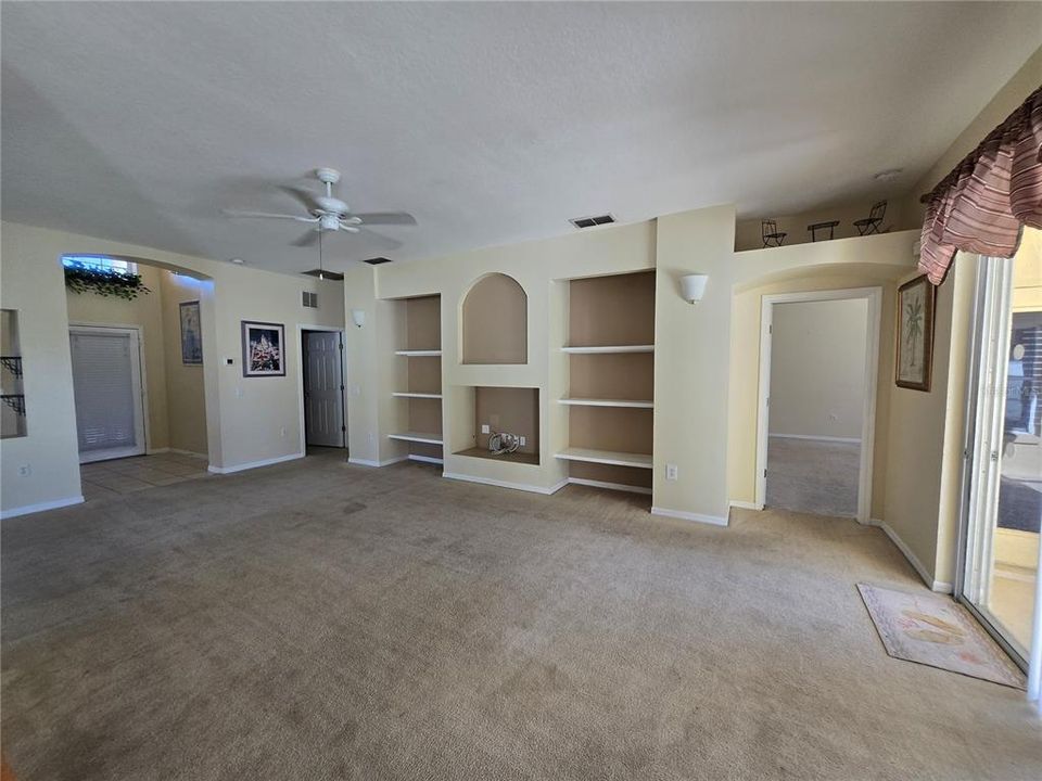 For Rent: $2,300 (4 beds, 3 baths, 2019 Square Feet)