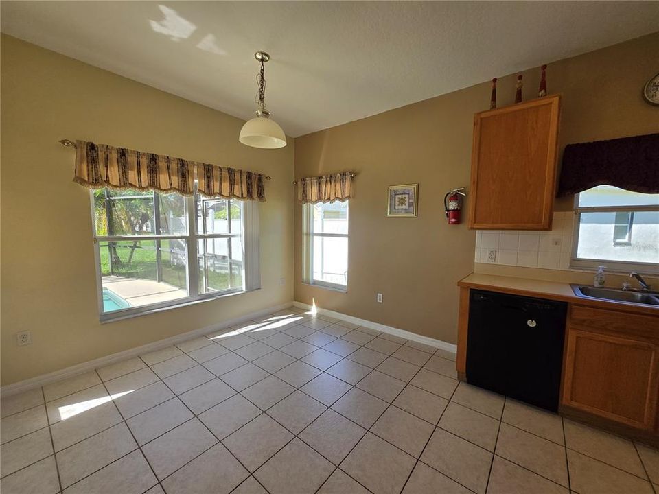 For Rent: $2,300 (4 beds, 3 baths, 2019 Square Feet)