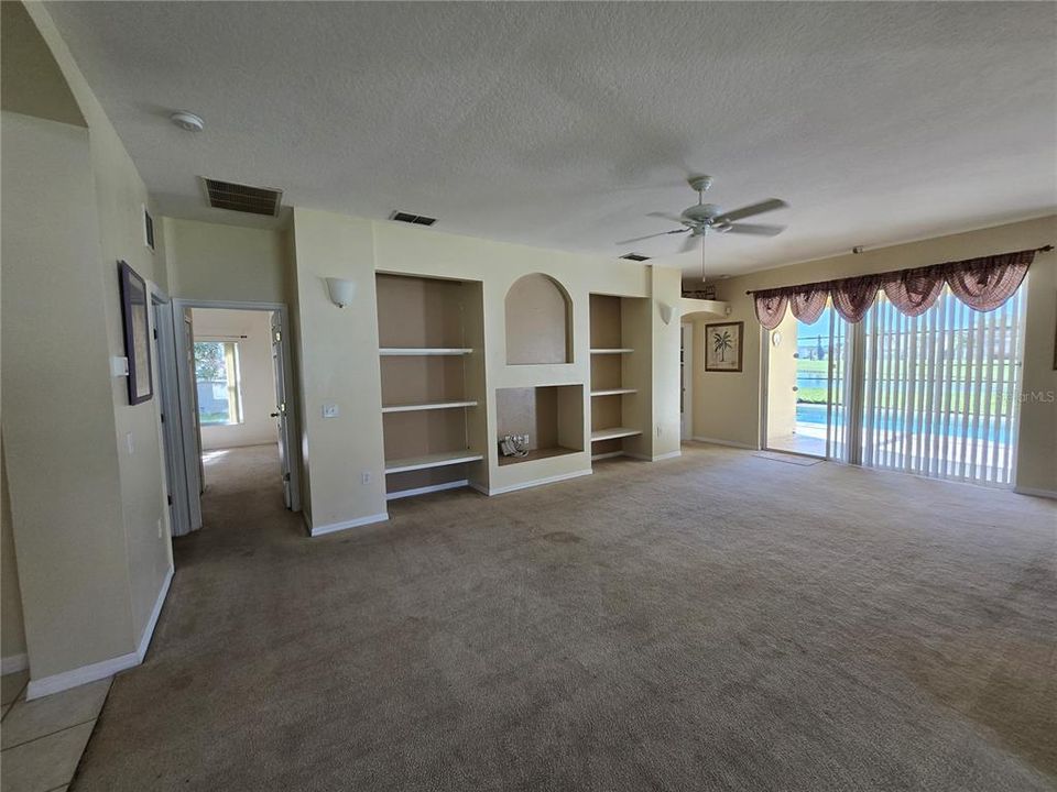 For Rent: $2,300 (4 beds, 3 baths, 2019 Square Feet)