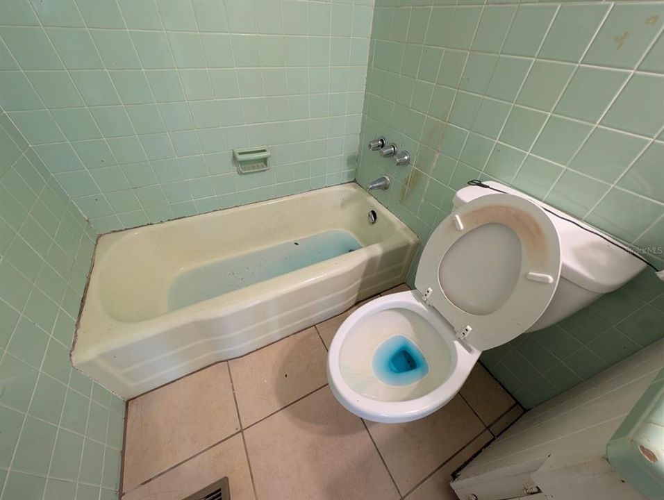 For Sale: $160,000 (2 beds, 1 baths, 772 Square Feet)