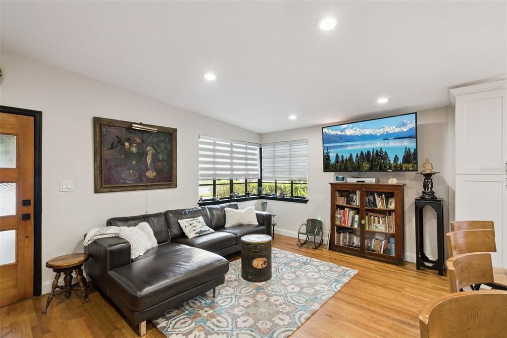 For Sale: $579,000 (3 beds, 2 baths, 1492 Square Feet)