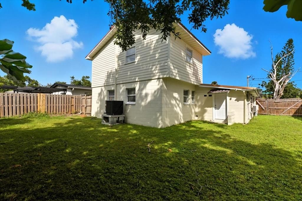 На продажу: $320,000 (4 спален, 2 ванн, 1316 Квадратных фут)