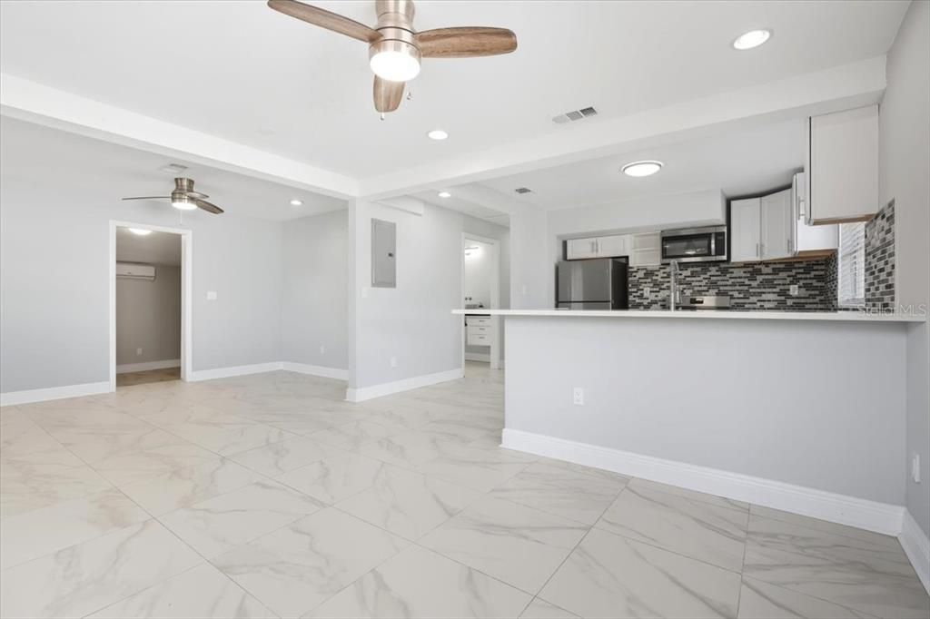 На продажу: $320,000 (4 спален, 2 ванн, 1316 Квадратных фут)