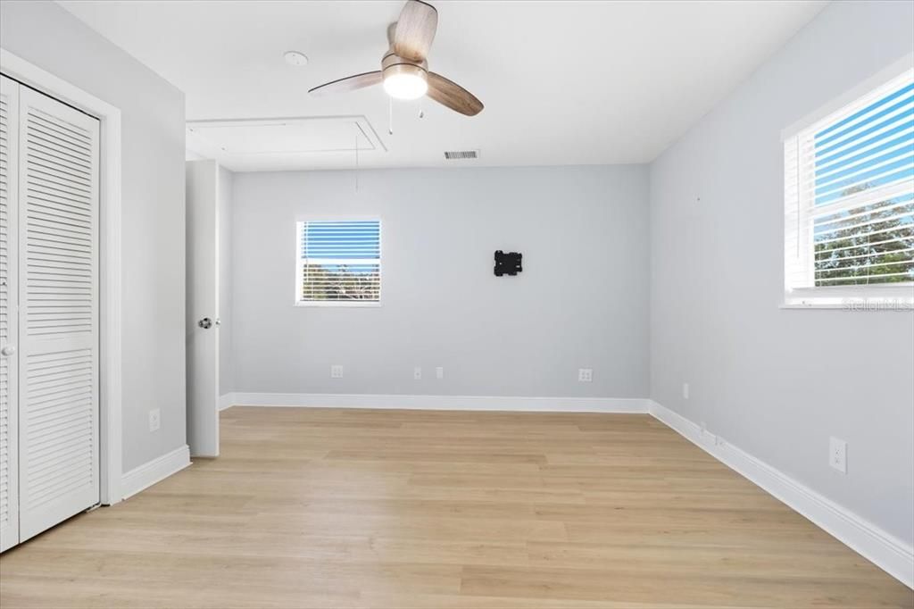 На продажу: $320,000 (4 спален, 2 ванн, 1316 Квадратных фут)