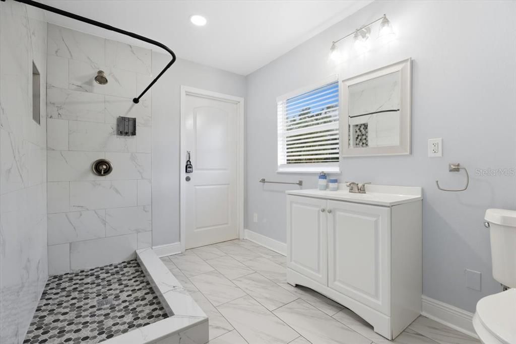 На продажу: $320,000 (4 спален, 2 ванн, 1316 Квадратных фут)