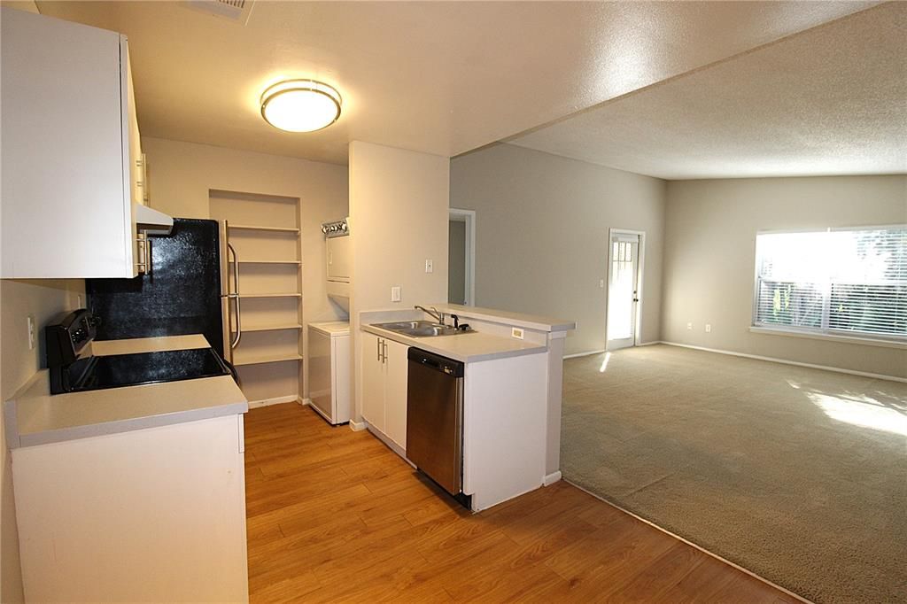 En Renta: $1,499 (2 camas, 2 baños, 1000 Pies cuadrados)