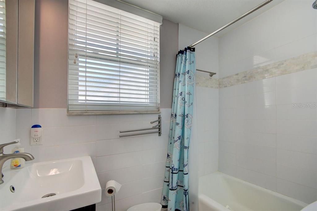 Под контрактом: $339,000 (1 спален, 1 ванн, 512 Квадратных фут)