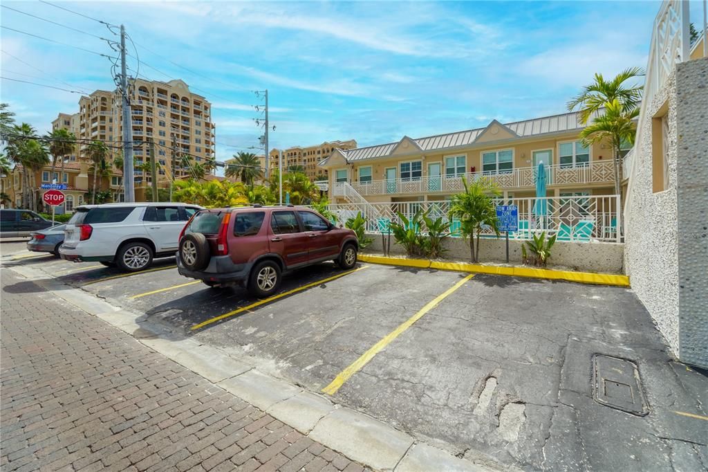 Под контрактом: $339,000 (1 спален, 1 ванн, 512 Квадратных фут)