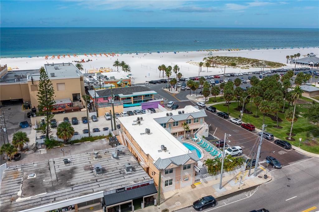 Под контрактом: $339,000 (1 спален, 1 ванн, 512 Квадратных фут)