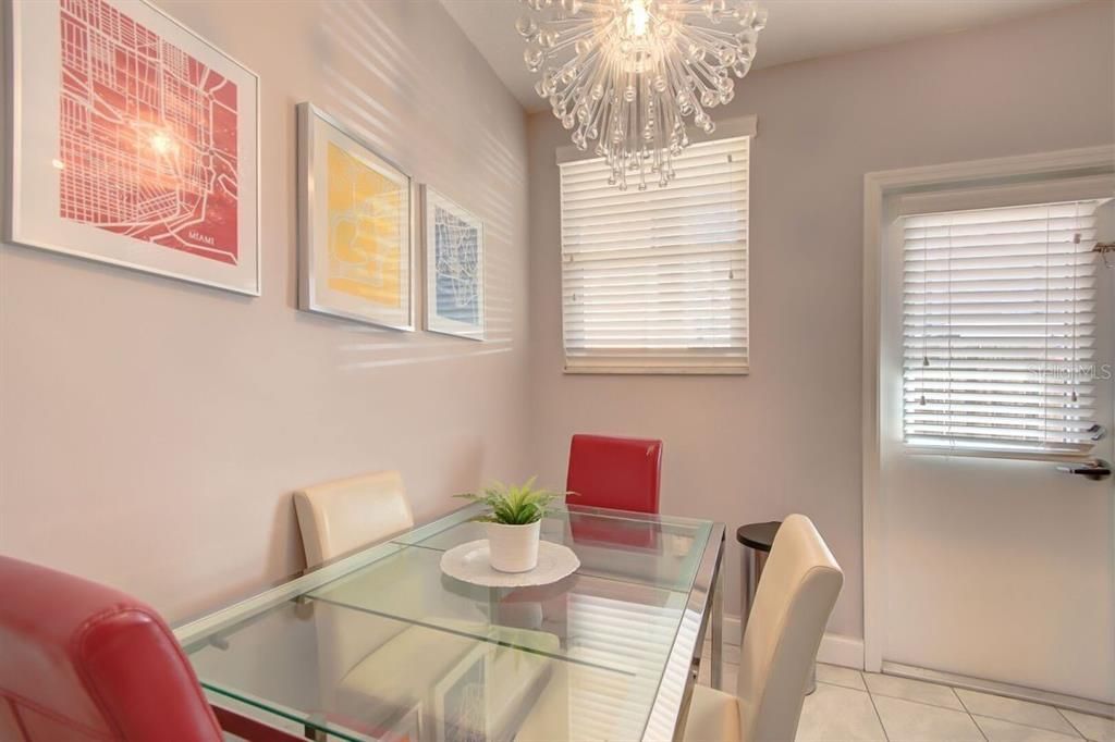 Под контрактом: $339,000 (1 спален, 1 ванн, 512 Квадратных фут)