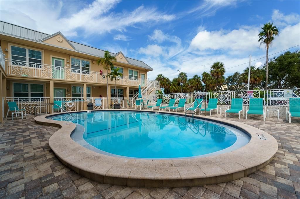 Под контрактом: $339,000 (1 спален, 1 ванн, 512 Квадратных фут)