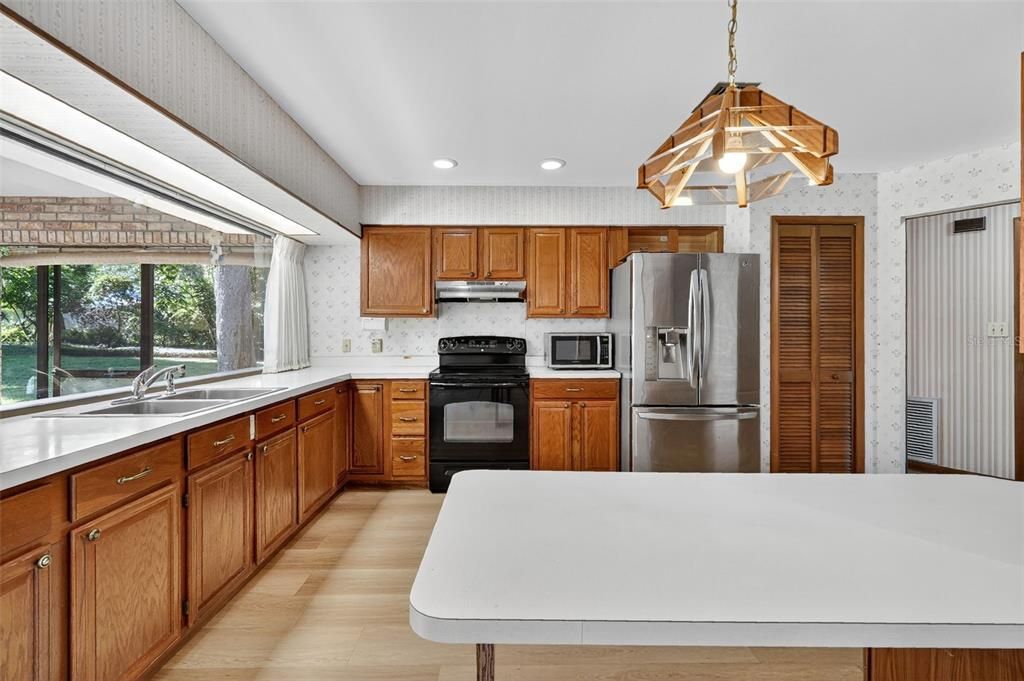 For Sale: $380,000 (3 beds, 2 baths, 1776 Square Feet)