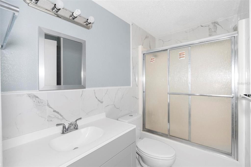 For Sale: $199,900 (3 beds, 1 baths, 888 Square Feet)