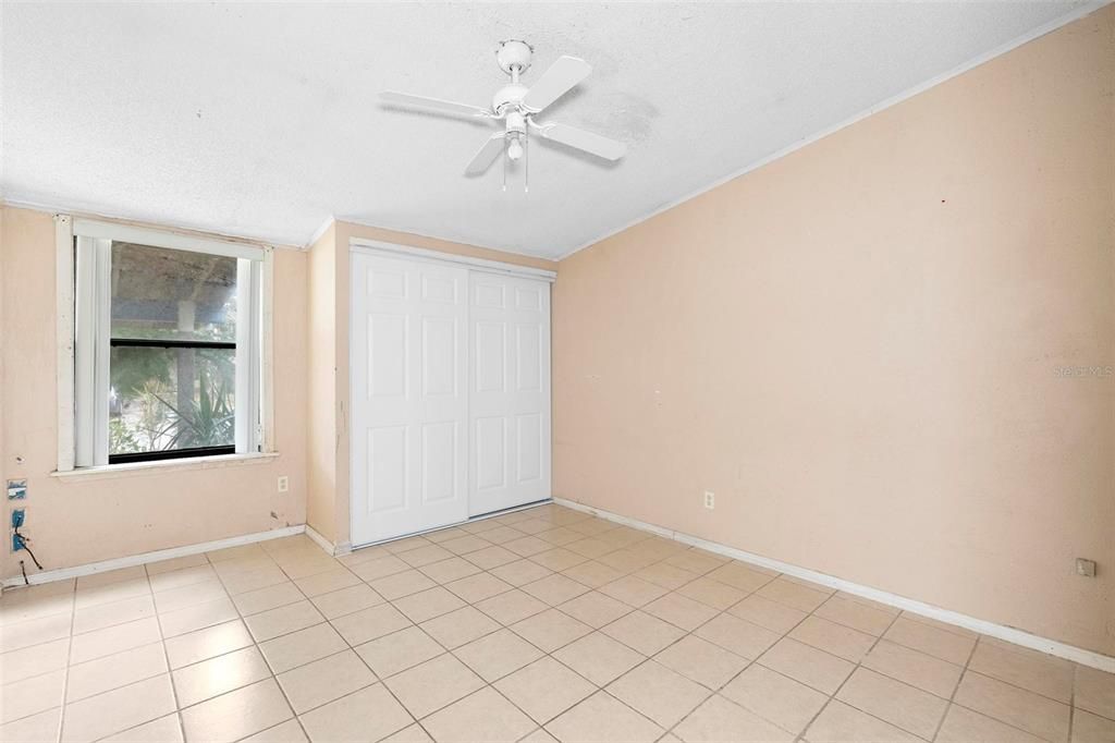 For Sale: $199,900 (3 beds, 1 baths, 888 Square Feet)