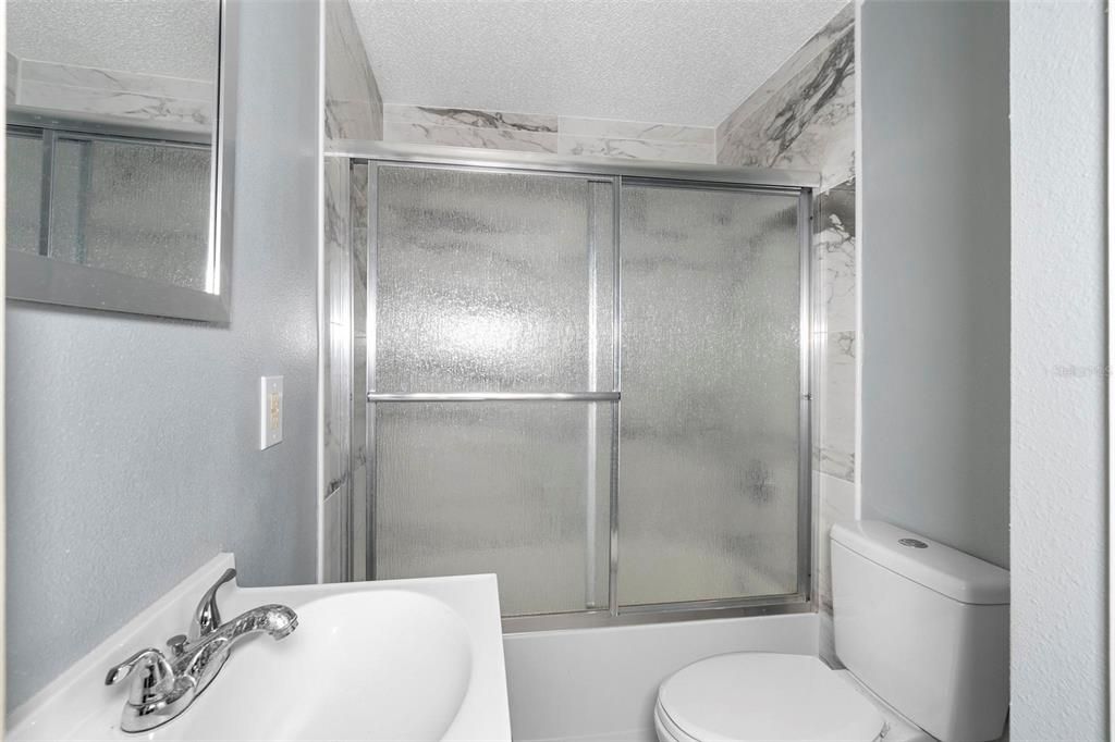 For Sale: $199,900 (3 beds, 1 baths, 888 Square Feet)