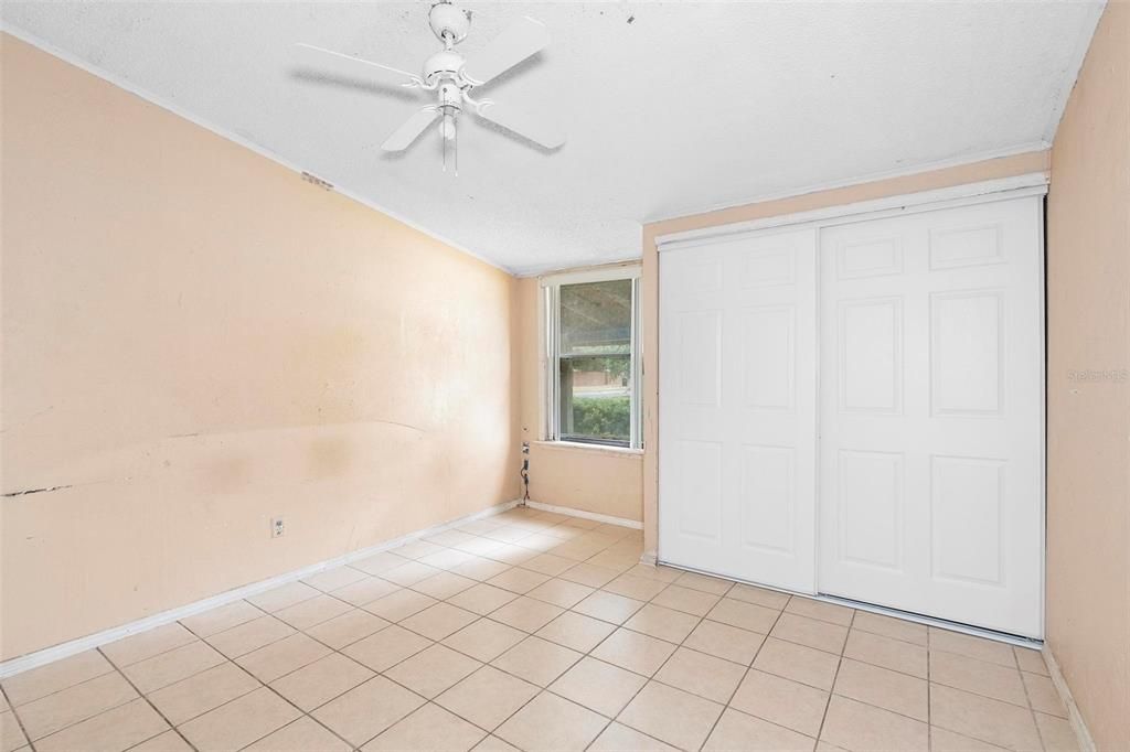 For Sale: $199,900 (3 beds, 1 baths, 888 Square Feet)