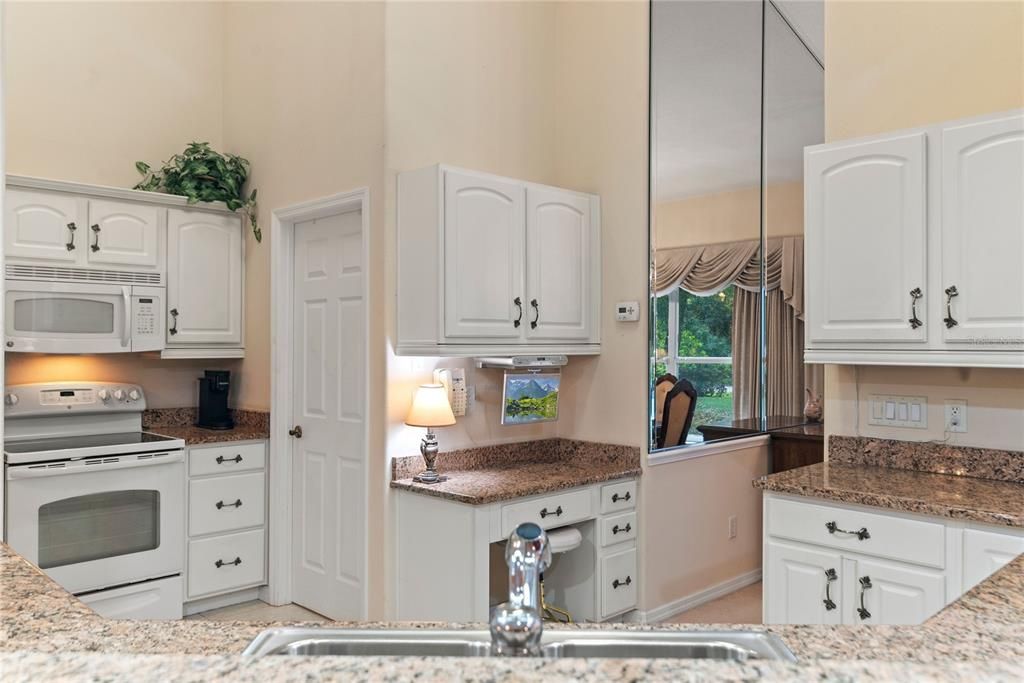 На продажу: $515,000 (3 спален, 2 ванн, 2431 Квадратных фут)