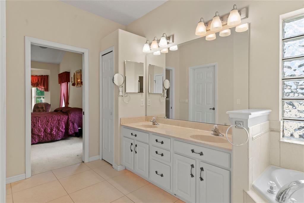 На продажу: $515,000 (3 спален, 2 ванн, 2431 Квадратных фут)