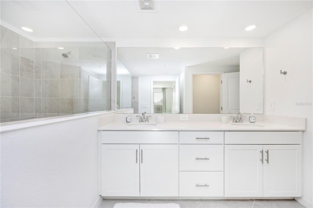 出租: $4,000 (3 贝兹, 2 浴室, 1789 平方英尺)